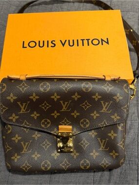 Louis Vuitton Monogram Adjustable Strap Shoulder Bag in Brown/Gold